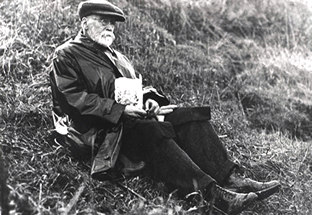 Joseph Rowntree on the cliffs at Scarborough 1918