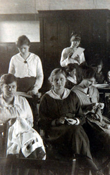 Girls club at Folk Hall around 1910